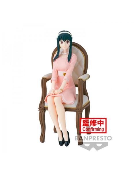 Figura Yor Sentada. Spy x Family  - Figura Yor Sentada con vestido rosa silla incluida Spy x Family 2