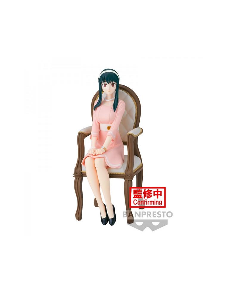 Figura Yor Sentada. Spy x Family  - Figura Yor Sentada con vestido rosa silla incluida Spy x Family