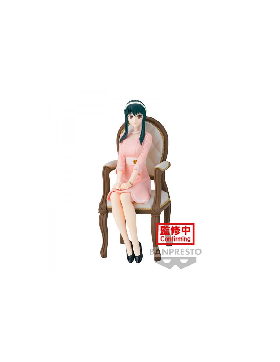 Figura Yor Sentada. Spy x Family  - Figura Yor Sentada con vestido rosa silla incluida Spy x Family