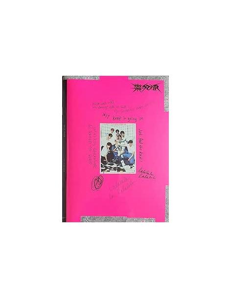 STRAY KIDS - Rock-Star (8th Mini Album) + random selfie Photocard  - - Libro tipo revista de 60 página. - CD de música. - 1 Tarj 2