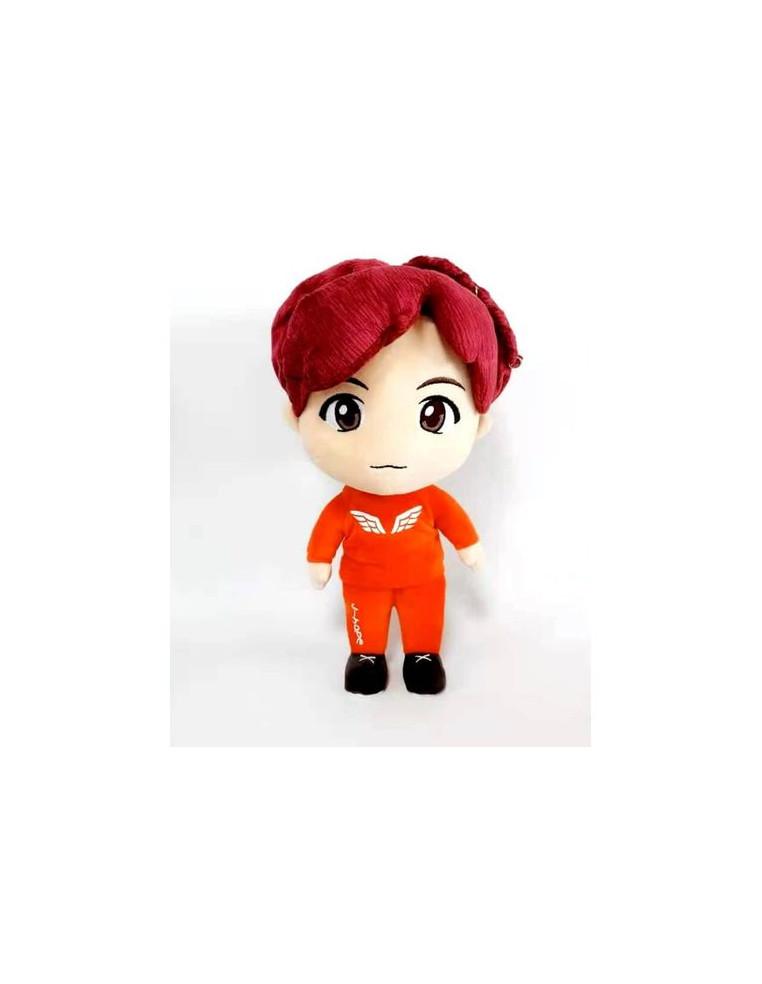 Peluche Tiny Tan J-Hope 29cm. BTS  - Peluche fabricado en fibra de poliéster. Medidas 14x29 cm.
