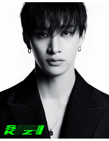 STRAY KIDS - Dicon Volume Nº21 Secret Kidz (B Type) Bang Chan Version  -  Packages  1 Dicon Magazine (196 pages) 1 Driver's Lice